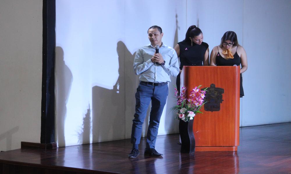 Estudiantes y expertos participaron en el Simposio de la Mujer y el Recién Nacido