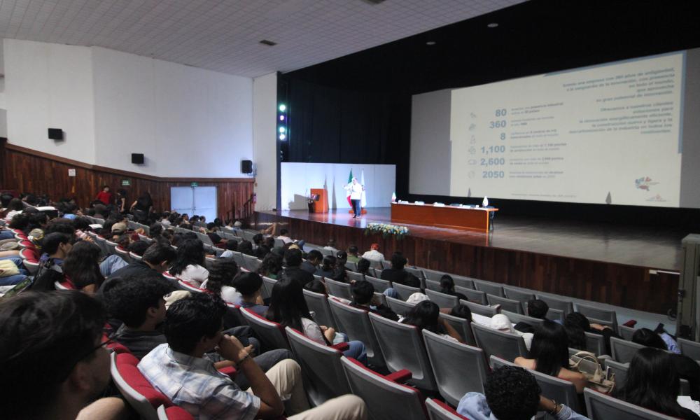 CUCosta celebra 25 años de la Licenciatura en Arquitectura con homenaje a su comunidad académica
