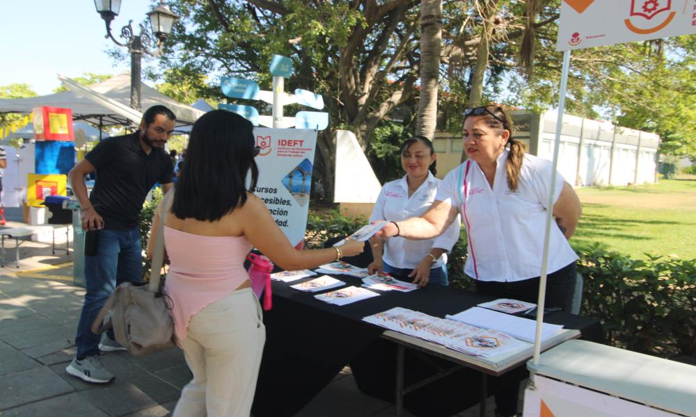 Feria del Empleo en el CUCosta acerca a estudiantes a oportunidades laborales - IDEFT