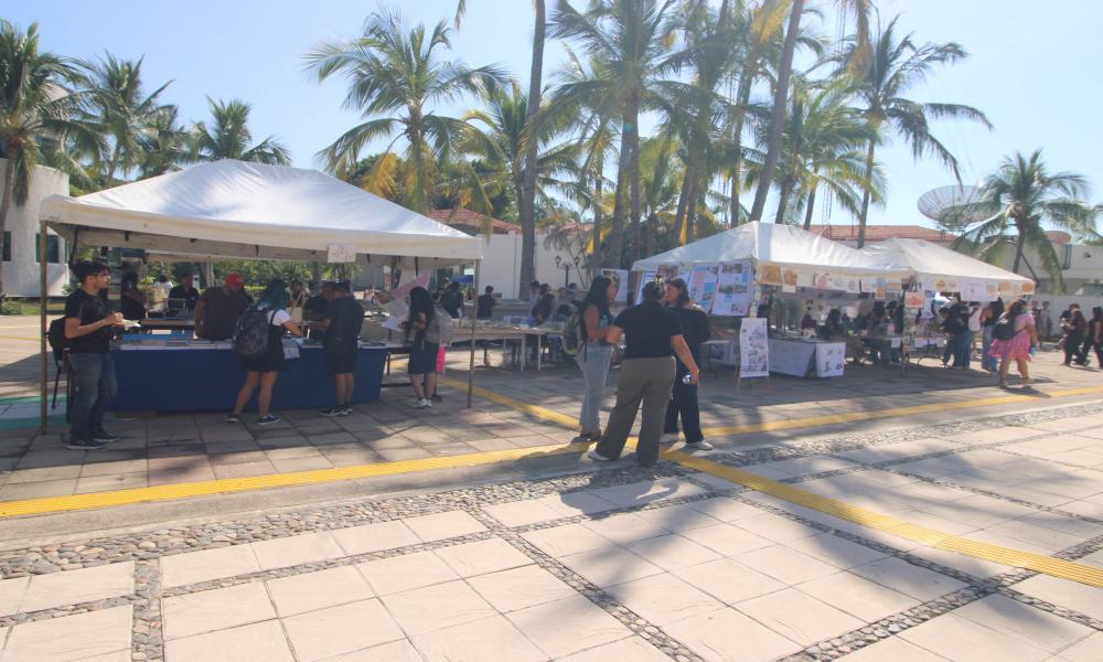 CUCosta celebra 25 años de la Licenciatura en Arquitectura con homenaje a su comunidad académica