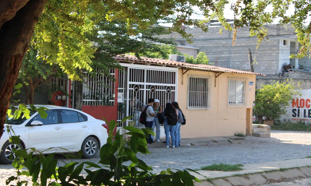 Comunidad universitaria del CUCosta y del CUSur se une en apoyo a familias afectadas por las inundaciones en Villas de Ixtapa