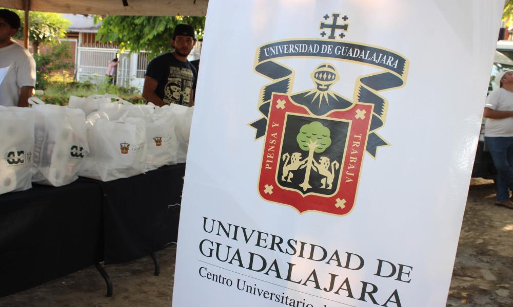 Comunidad universitaria del CUCosta y del CUSur se une en apoyo a familias afectadas por las inundaciones en Villas de Ixtapa