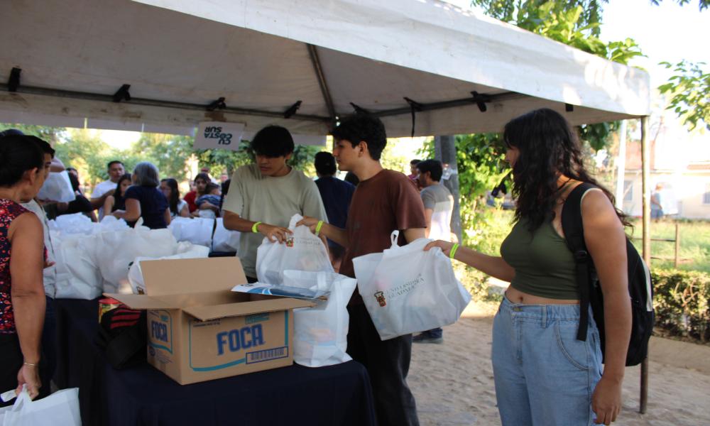 Comunidad universitaria del CUCosta y del CUSur se une en apoyo a familias afectadas por las inundaciones en Villas de Ixtapa