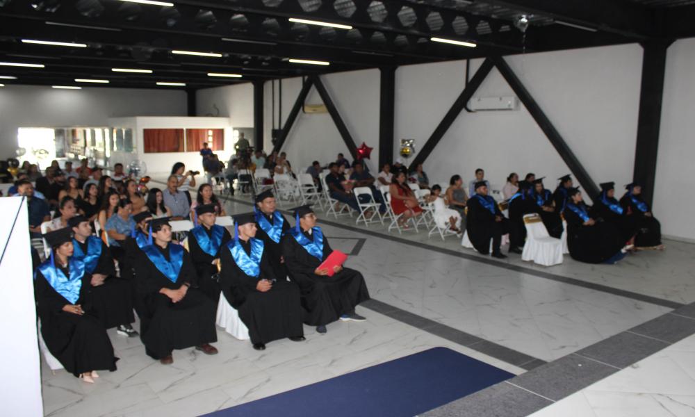 Se gradúan 17 nuevos profesionales en la Sede Tomatlán del CUCosta