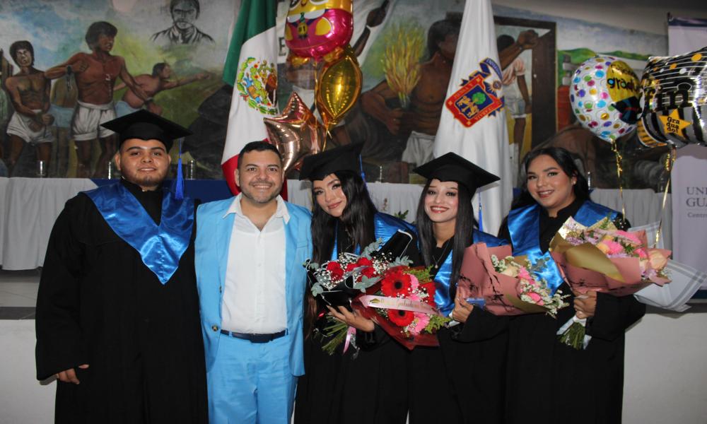 Se gradúan 17 nuevos profesionales en la Sede Tomatlán del CUCosta