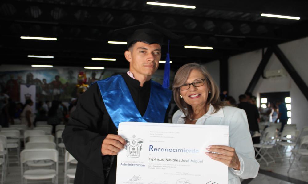 Se gradúan 17 nuevos profesionales en la Sede Tomatlán del CUCosta