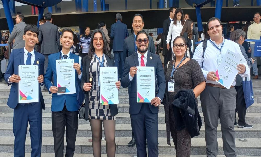 Destacan 14 estudiantes del CUCosta con el Premio CENEVAL al Desempeño de Excelencia EGEL 2025