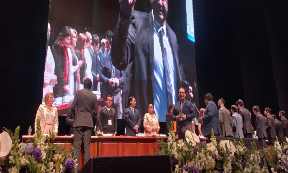 Destacan 14 estudiantes del CUCosta con el Premio CENEVAL al Desempeño de Excelencia EGEL 2025