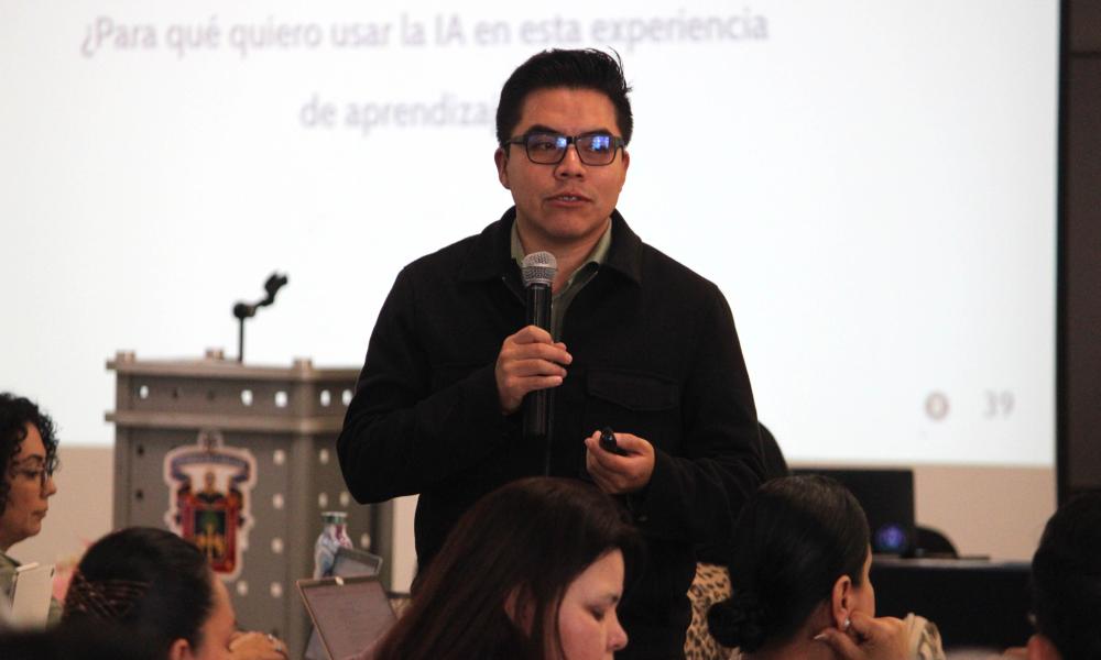Mtro. Abraham Andrade López - Taller “Inteligencia Generativa Aplicada a la Docencia”