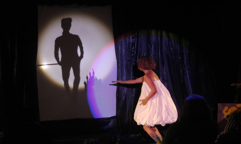 Estudiantes de Artes Visuales brillan con la obra “La Quinta Esencia”