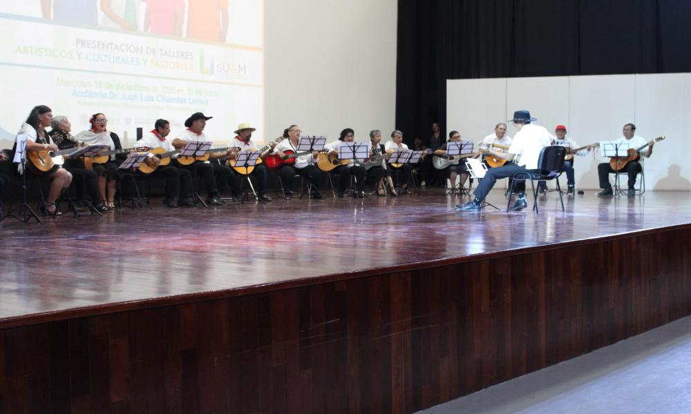 Presentación artísticas y culturales del taller, guitarra