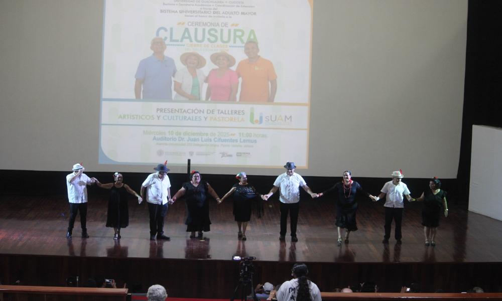 Presentación artísticas y culturales del taller, canto, guitarra, danza folclórica, danzón,