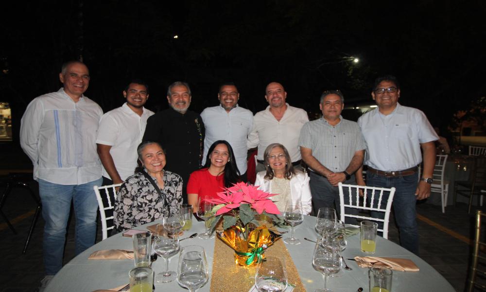Celebran directivos de CUCosta su tradicional Cena Navideña 2025