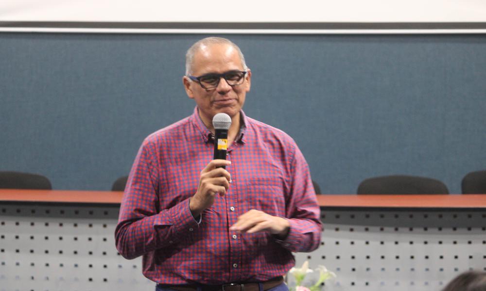 Dr. José Luis Bravo Silva - Estudiantes conocen claves del emprendimiento en conferencia de CUCosta