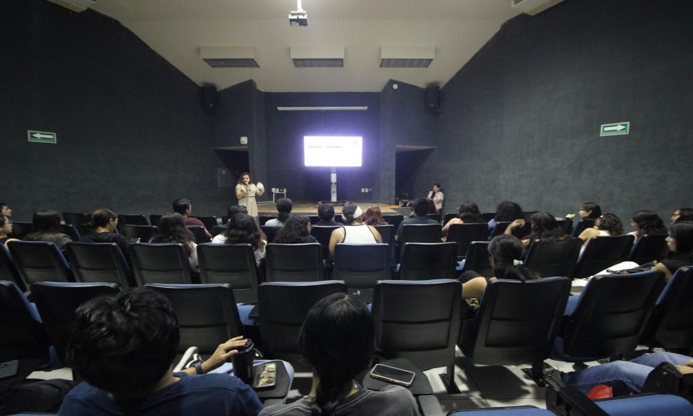 CUCosta fortalece formación académica con conferencia sobre violencia digital
