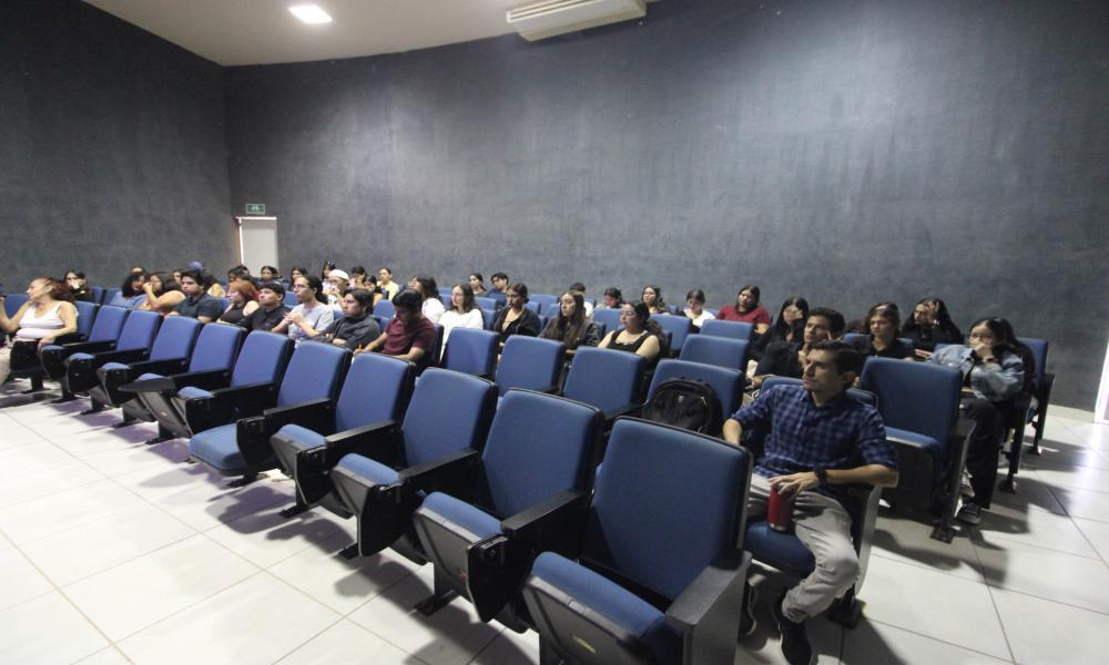 CUCosta fortalece formación académica con conferencia sobre violencia digital