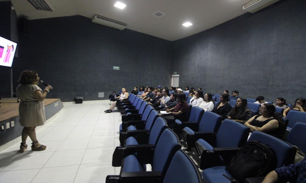 CUCosta fortalece formación académica con conferencia sobre violencia digital