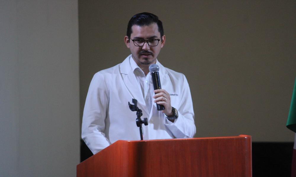 CUCosta celebra imposición de batas y elección de plazas de internado - Mtro. Alfonso Gafford Soto