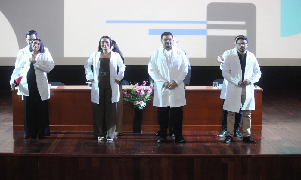 CUCosta celebra imposición de batas y elección de plazas de internado