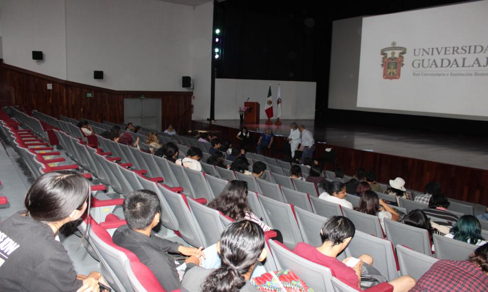 Estudiantes y autoridades del Centro Universitario fortalecen los programas de Artes Visuales