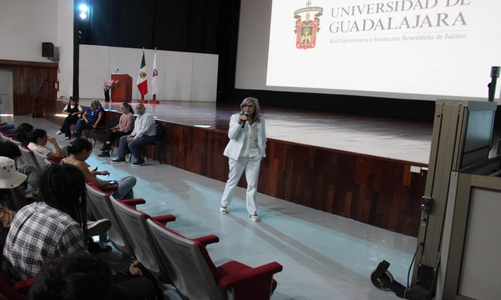 Estudiantes y autoridades del Centro Universitario fortalecen los programas de Artes Visuales