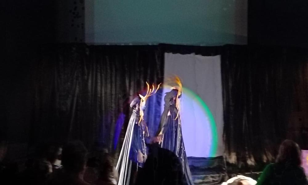 Estudiantes de Artes Visuales brillan con la obra “La Quinta Esencia”