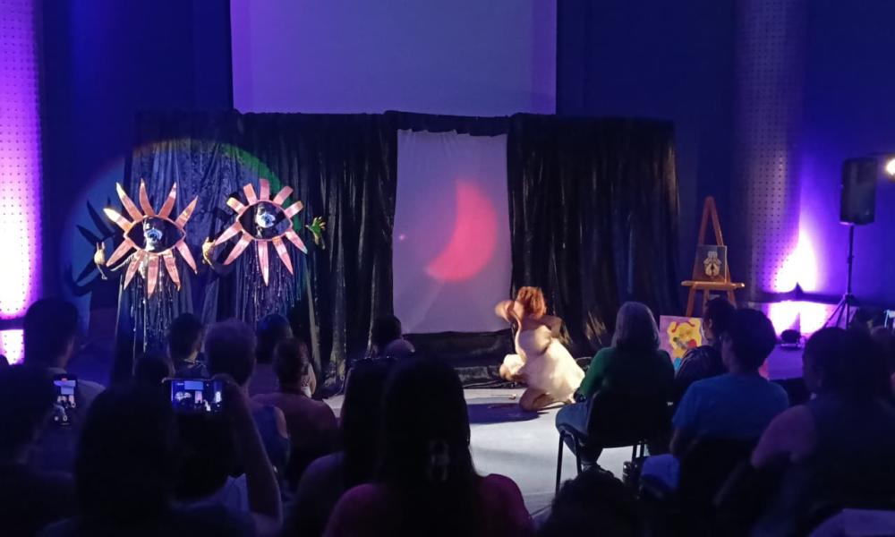 Estudiantes de Artes Visuales brillan con la obra “La Quinta Esencia”