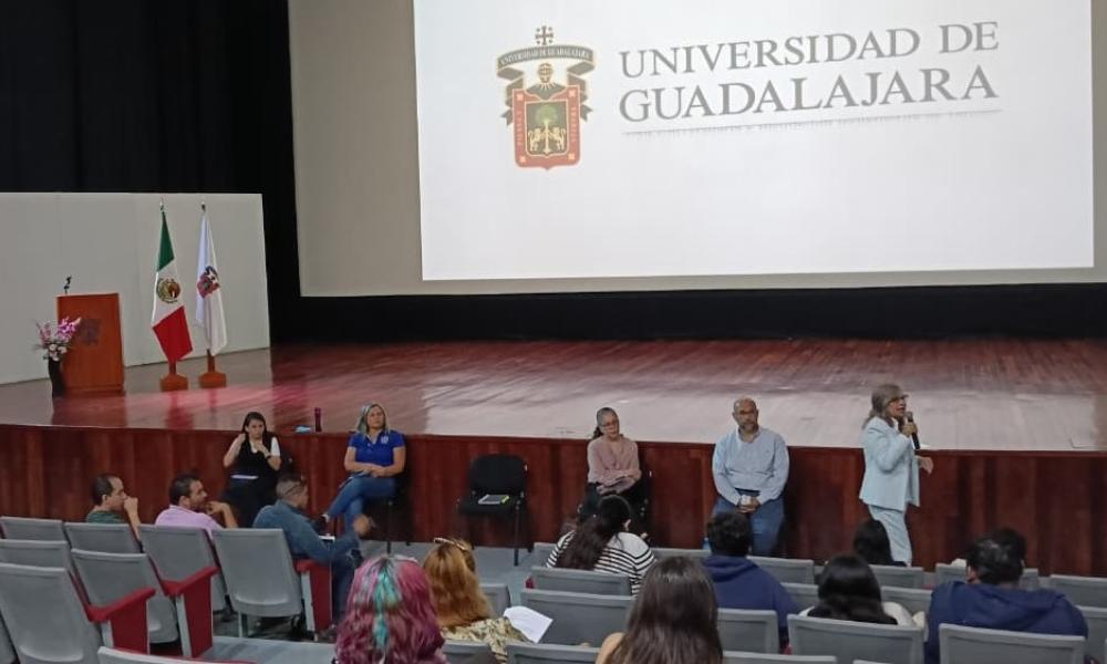 Estudiantes y autoridades del Centro Universitario fortalecen los programas de Artes Visuales