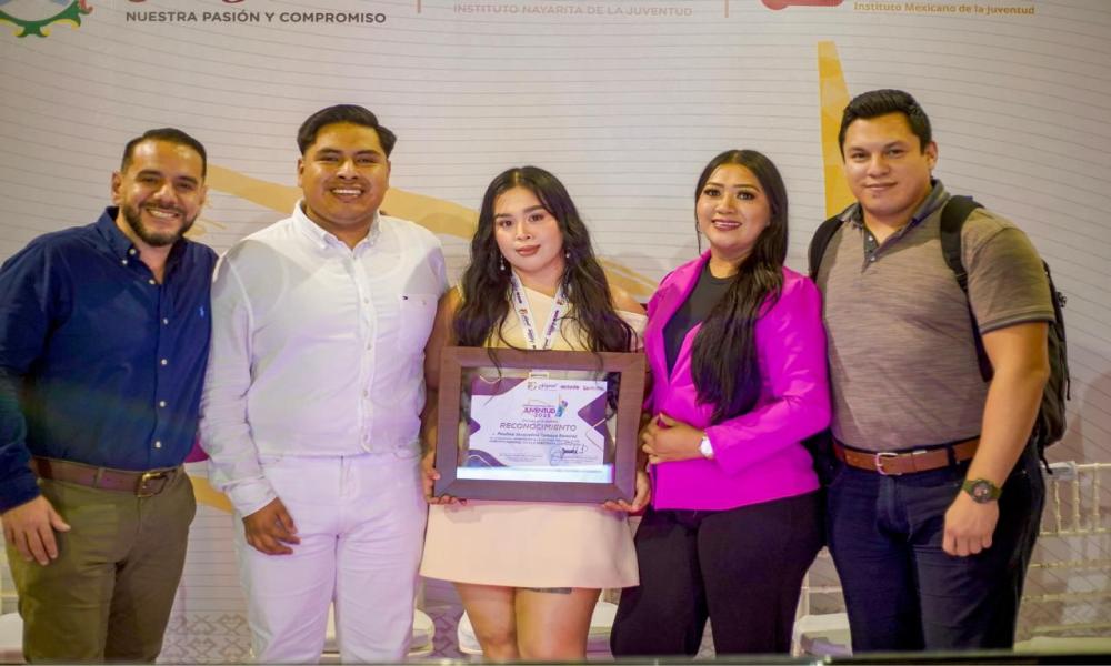 Estudiante del CUCosta recibe el Premio Estatal de la Juventud Nayarit 2025