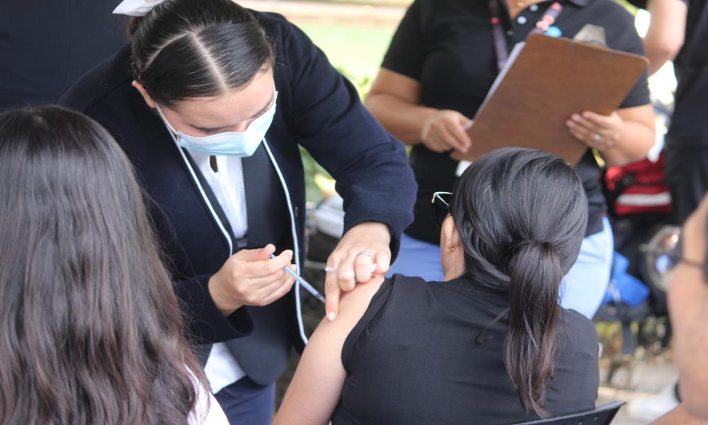 Vacunación contra sarampión continúa ante gran demanda; se aplicaron 500 dosis en CUCosta