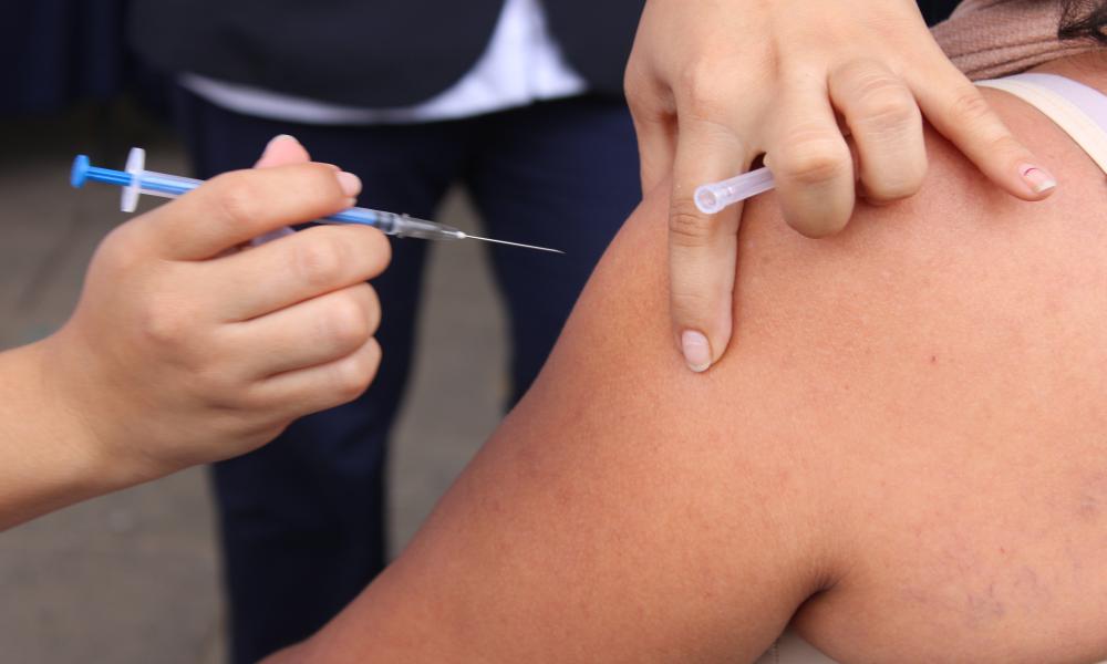 Vacunación contra sarampión continúa ante gran demanda; se aplicaron 500 dosis en CUCosta