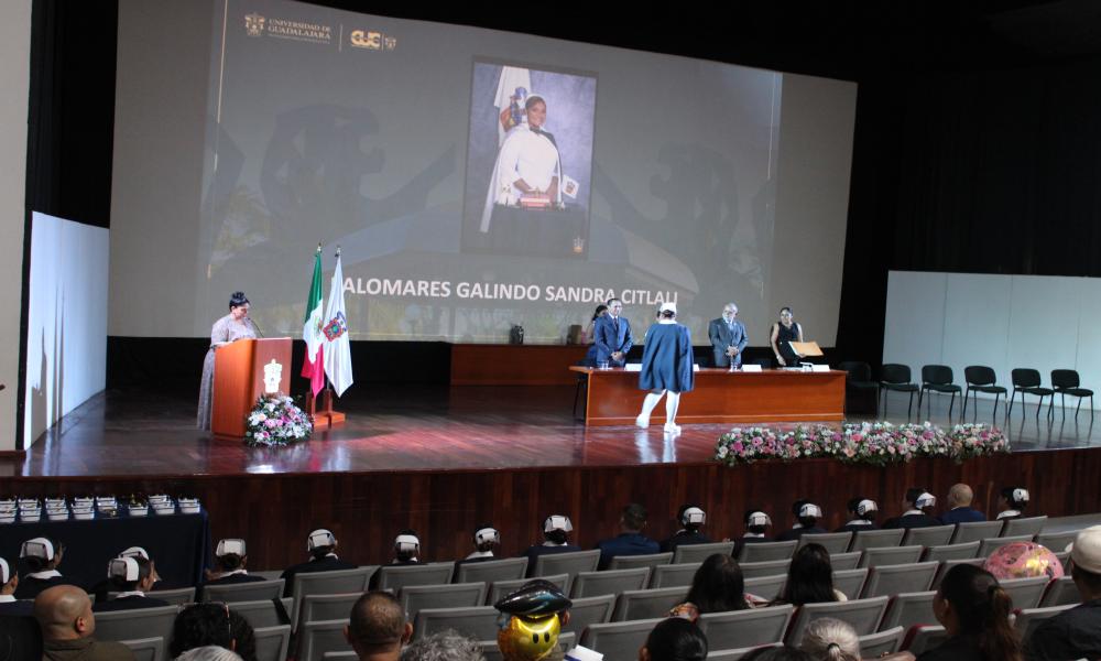 XXXI Generación de Licenciatura en Enfermería del CUCosta celebra su acto académico