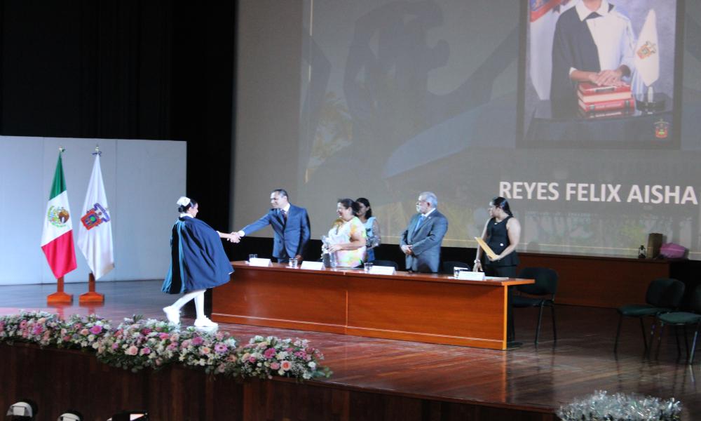 XXXI Generación de Licenciatura en Enfermería del CUCosta celebra su acto académico