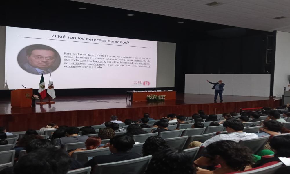 Con destacada participación, se realiza conferencia sobre Derechos Humanos en CUCosta