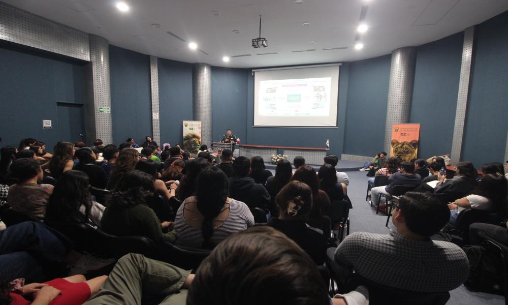 Estudiantes del CUCosta participan en conferencia sobre Seguridad Nacional