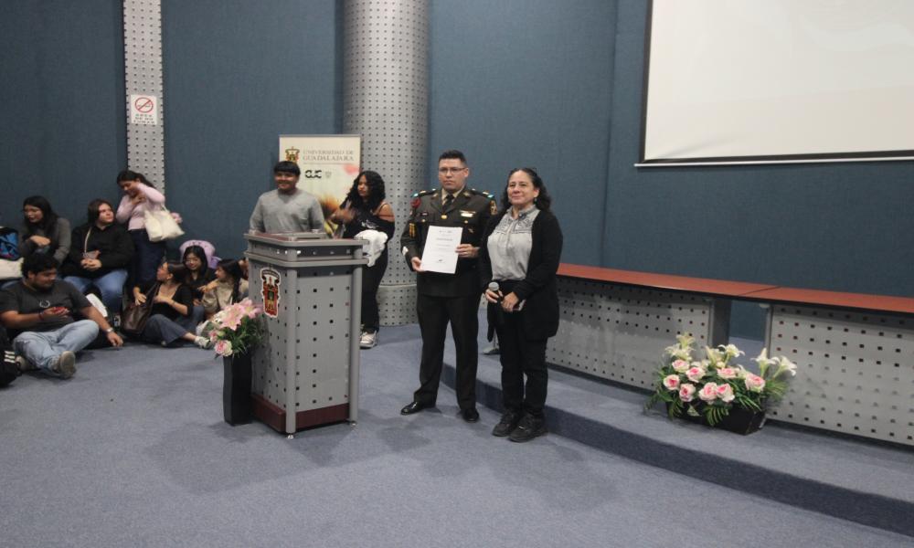 Estudiantes del CUCosta participan en conferencia sobre Seguridad Nacional