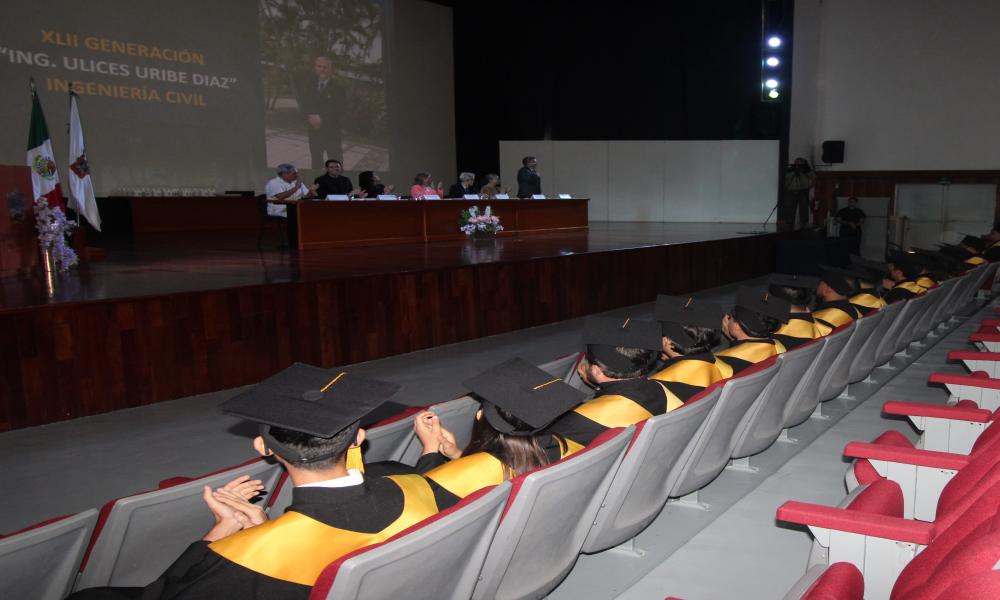 Concluyen su formación 33 nuevos ingenieros civiles del Centro Universitario de la Costa