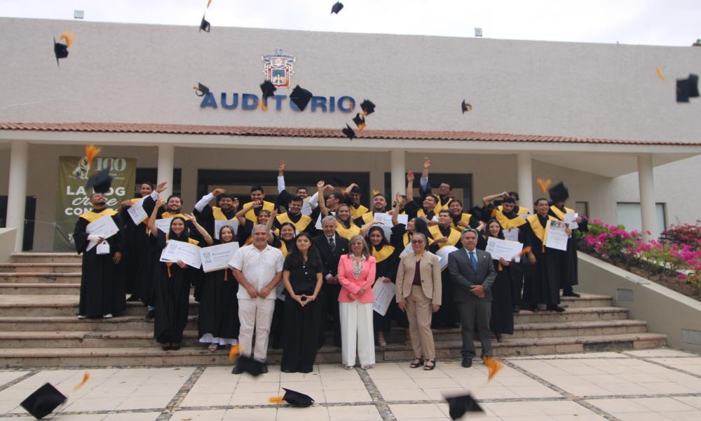 Concluyen su formación 33 nuevos ingenieros civiles del Centro Universitario de la Costa