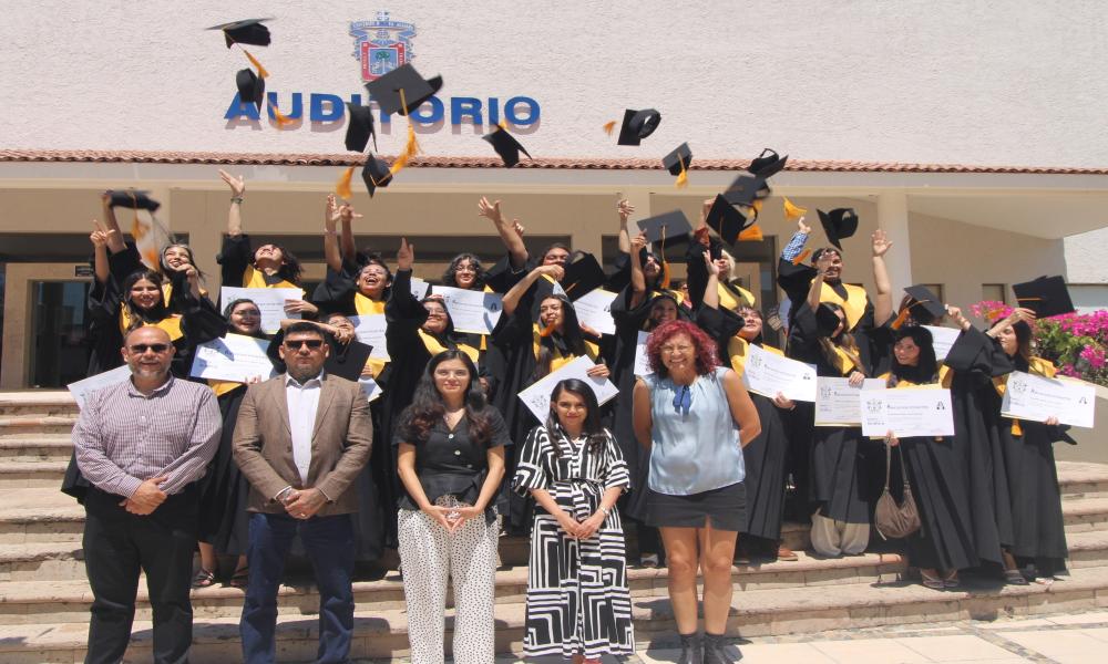 Arte, diseño y éxito: así se graduó la nueva generación de CUCosta