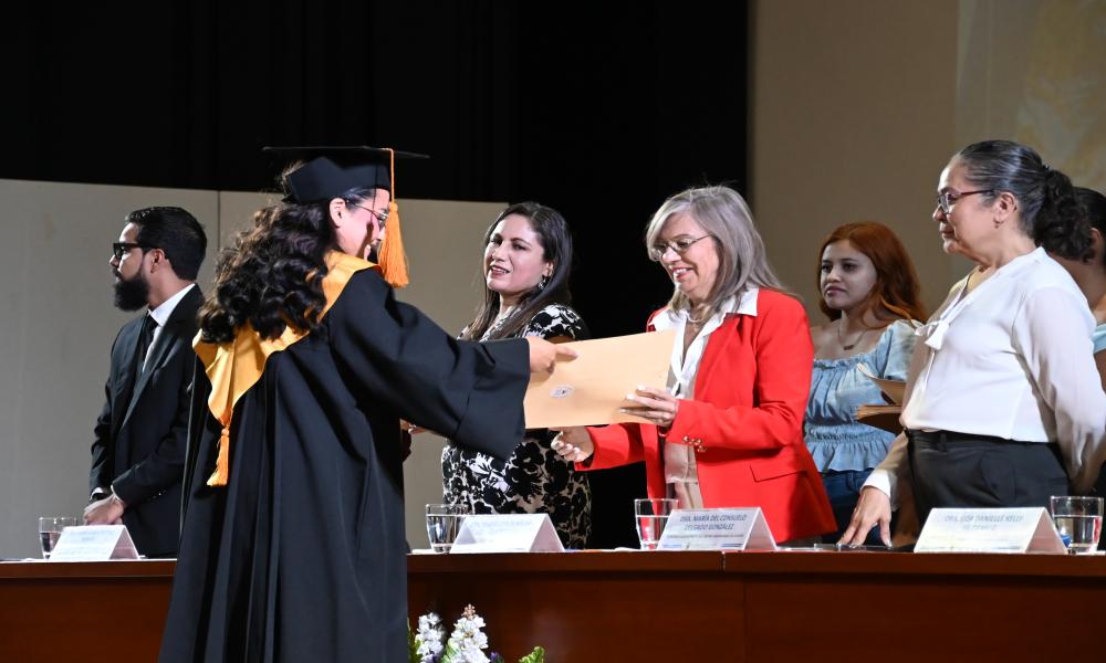 Egresan 27 estudiantes de la Trigésima Generación de la Licenciatura en Biología 