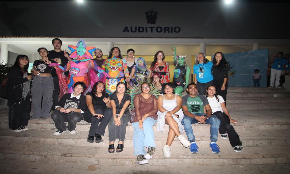 Eliza Capai es reconocida con la “Iguana de Oro” durante la clausura del FICPV 26