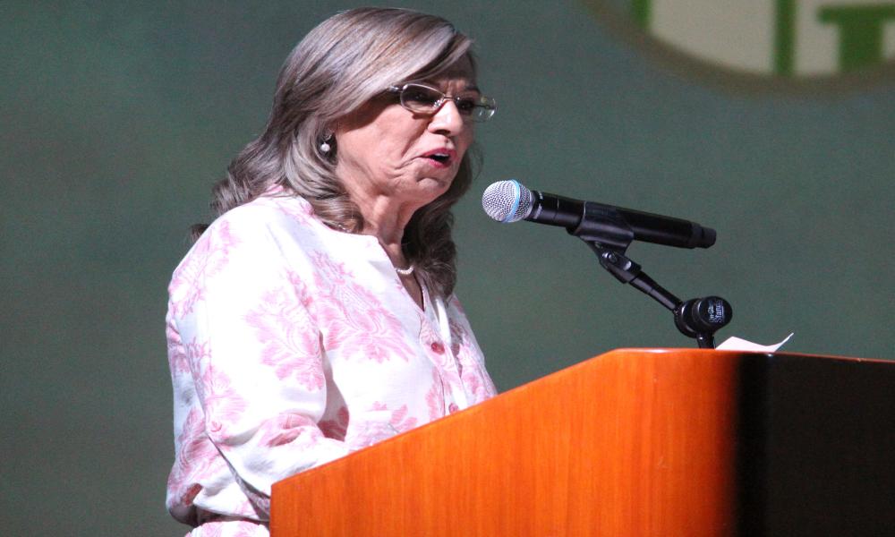 Eliza Capai es reconocida con la “Iguana de Oro” durante la clausura del FICPV 26