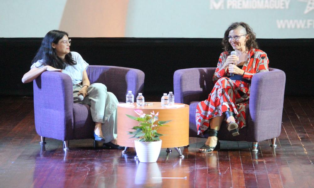 Eliza Capai es reconocida con la “Iguana de Oro” durante la clausura del FICPV 26