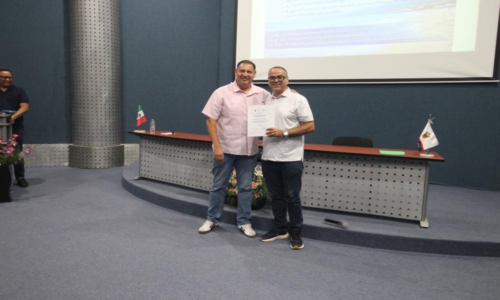 Imparte el Dr. Javier Ruiz Hermoso conferencia sobre el nuevo mapa del turismo global en CUCosta