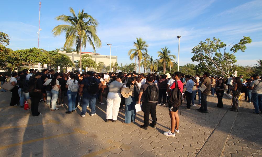 Más de 544 estudiantes presentaron el examen EGEL-CENEVAL en el Centro Universitario de la Costa