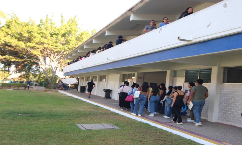 Más de 544 estudiantes presentaron el examen EGEL-CENEVAL en el Centro Universitario de la Costa