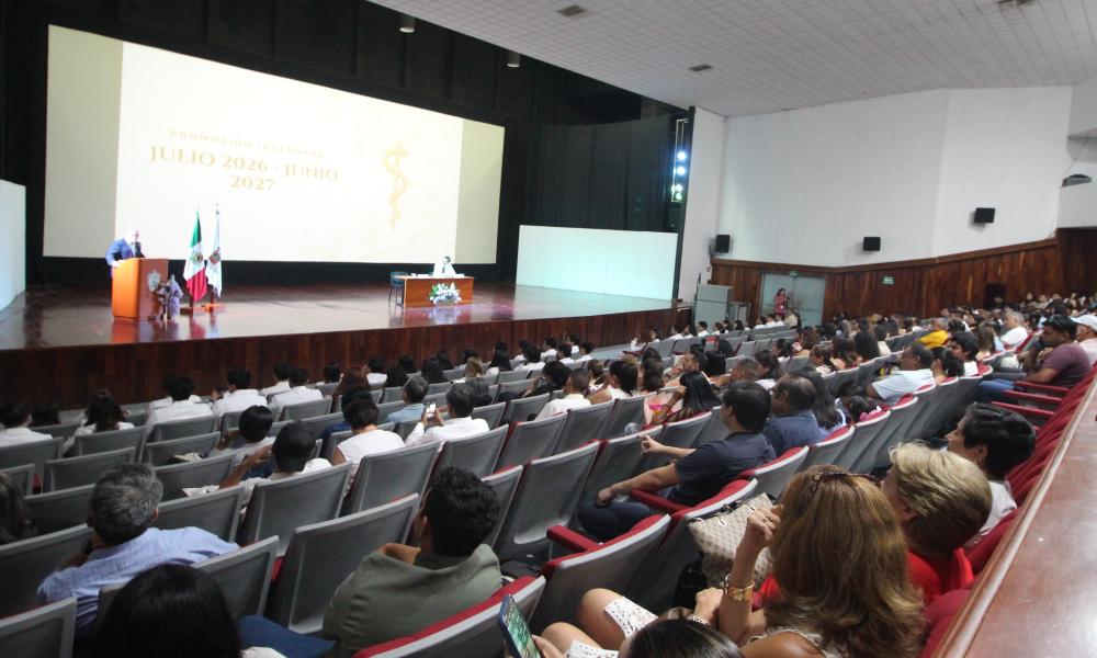 Realizan Ceremonia de Imposición de Batas a estudiantes de Médico Cirujano y Partero en el CUCosta