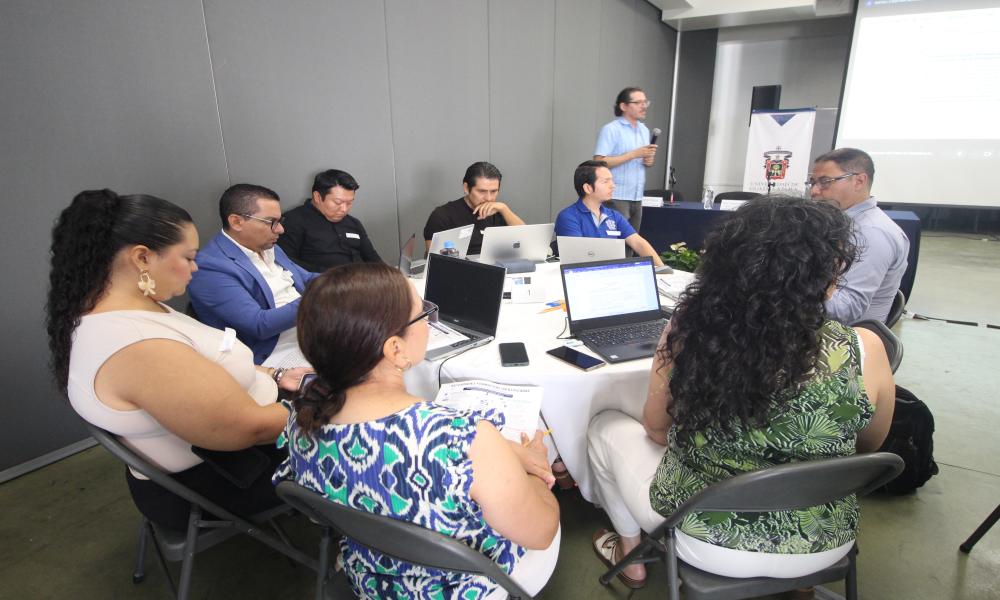 Avanza la actualización curricular de la Licenciatura en Contaduría Pública en la Red Universitaria