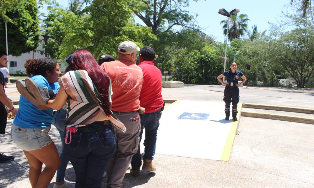 Personal del CUCosta recibe capacitación en búsqueda y rescate como parte del programa de Protección Civil