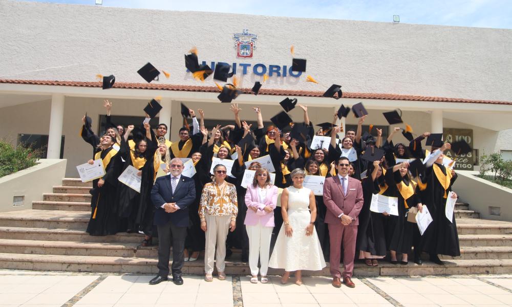CUCosta celebra la graduación de 34 nuevos médicos cirujanos y parteros